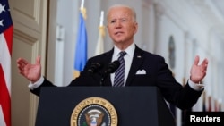 El presidente de los Estados Unidos, Joe Biden, se comprometió a que todos los adultos puedan iniciar el proceso de vacunación el 1 de mayo.