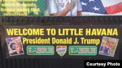 "Bienvenido a la Pequeña Habana", carteles para recibir al Presidente Donald Trump. Foto Alvaro Alba.