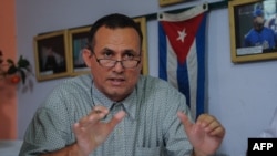 El líder opositor cubano José Daniel Ferrer habla durante una conferencia de prensa en La Habana el 12 de mayo de 2016. / AFP PHOTO / YAMIL LAGE