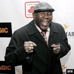 Foto de archivo. El ex campeón de boxeo de los pesos medianos y welter Emile Griffith asiste al estreno de la película Black Magic el 25 de febrero de 2008, en el teatro Apollo, en Nueva York (EEUU).