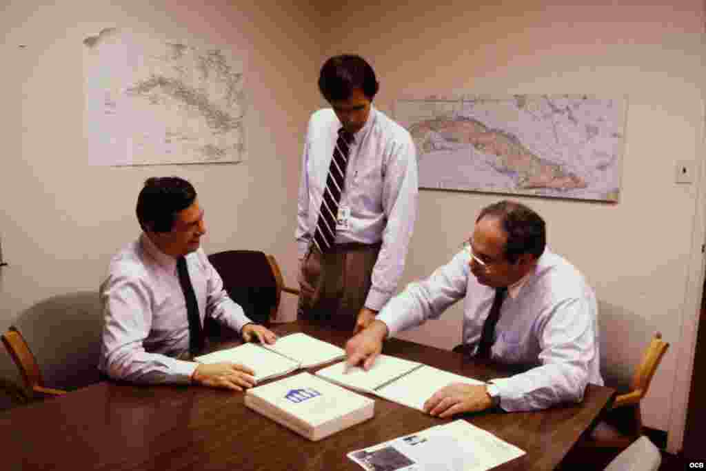 Analistas Nelson Amaro, James Morris y Jose Alonso, Radio Martí, Washington D.C