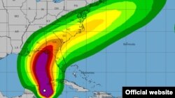 Mapa del Centro Nacional de Huracanes de EE.UU. que muestra las zonas con probabilidades de recibir vientos de la tormenta tropical Michael. 