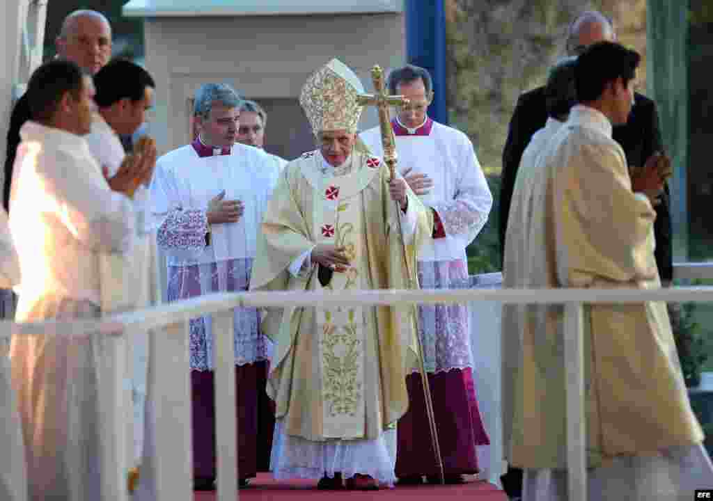 El papa Benedicto XVI en la misa que ofreci&oacute; en Santiago de Cuba el 26 de marzo de 2012. 