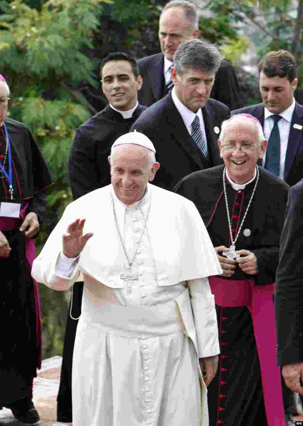 Arriba el Papa a la Loma de la Cruz.