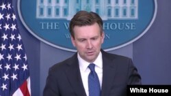 El vocero de la Casa Blanca Josh Earnest, durante su conferencia de prensa diaria.