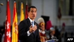 El presidente encargado de Venezuela Juan Guaidó habla durante su visita a Madrid, España, el 25 de enero del 2020.