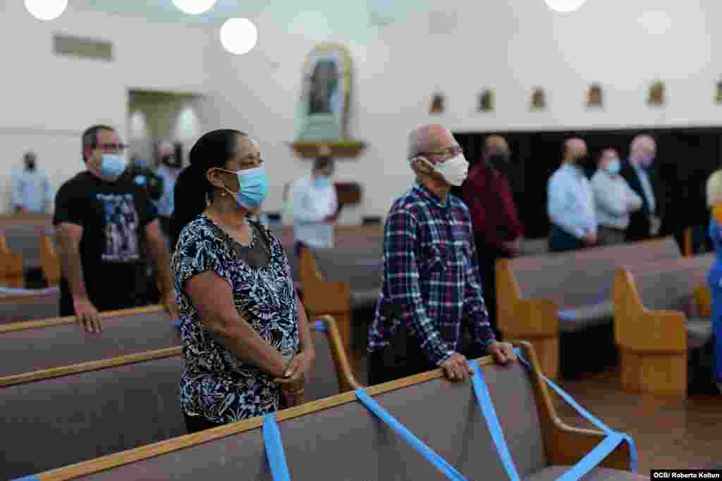 La Iglesia San Lázaro de Hialeah durante la misa de este viernes en apoyo a los manifestantes del movimiento San Isidro que fueron desalojados de su sede en la noche del jueves 26 de noviembre.&nbsp;