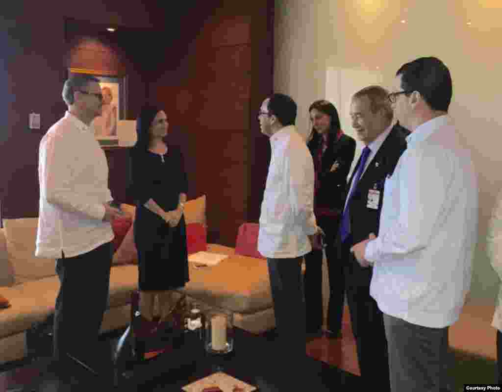 Isabel de Saint Malo de Alvarado, en reunión de cancilleres del SICA en El Salvador.