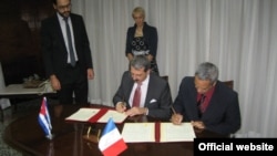 Firma del acuerdo de colaboración científico técnica entre Francia y Cuba