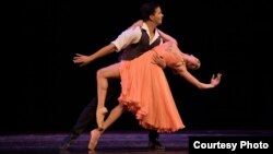 En escena los bailarines cubanos Arionel Vargas y Marize Fumero. Foto: Cortesía del Miami Hispanic Ballet.