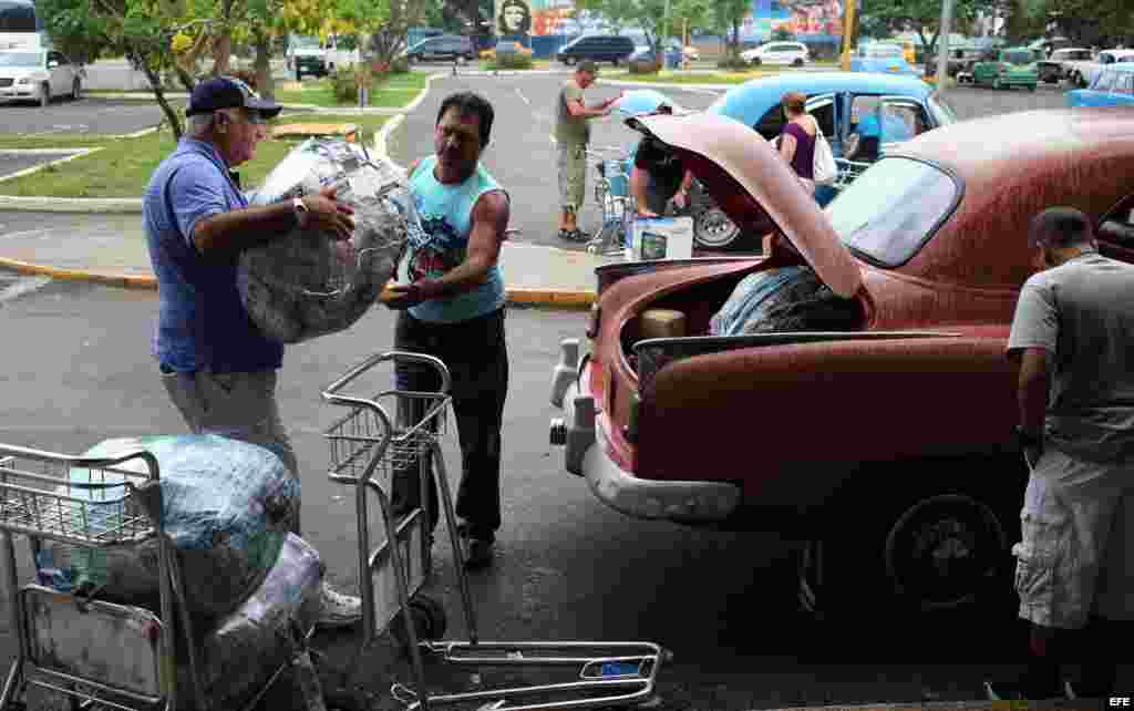 Desde enero del 2014, los emigrados pueden permanecer hasta 90 días de visita en la Isla y los cubanos con residencia en el exterior hasta 180 días.