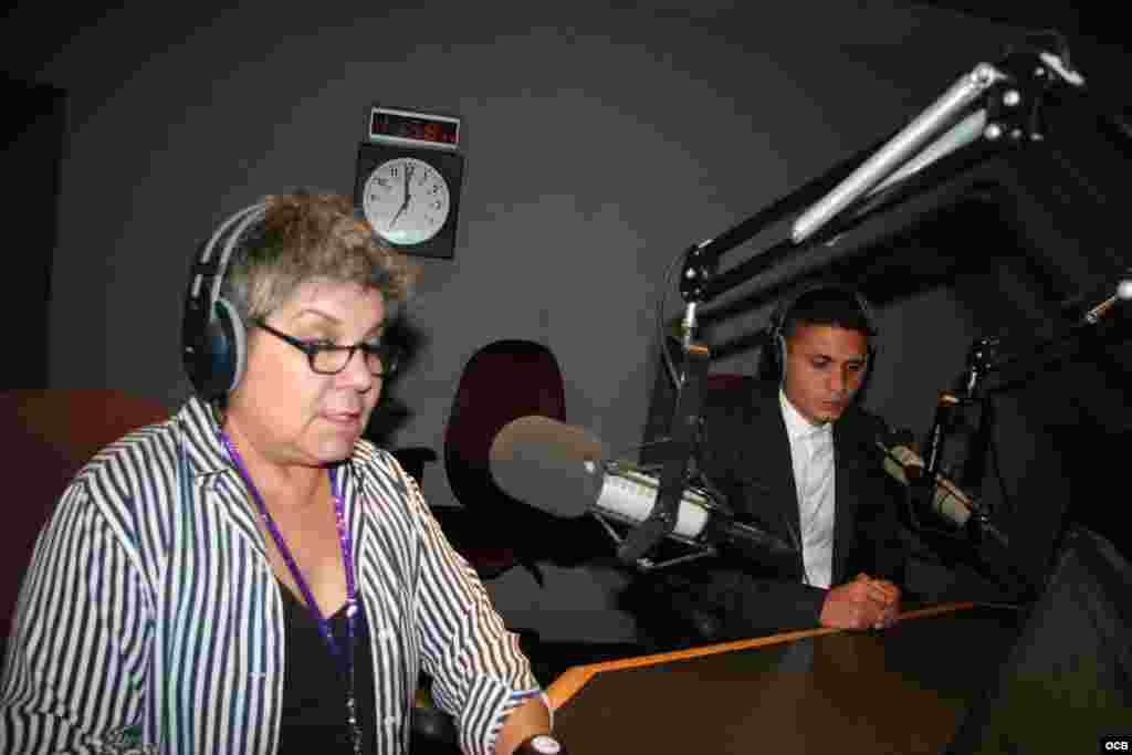 Margarita Rojo periodista del Noticiero Radio Mart&iacute;y Eliecer &Aacute;vila