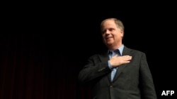 El candidato del Partido Demócrata, Doug Jones, obtuvo un 49,9 % (670.551 votos). 