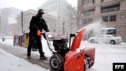 Tormenta de nieve deja sin electricida a mas de 400 mil