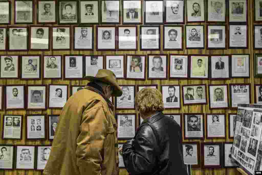 Reaccion exiliados cubanos en New Jersey a la noticia de la muerte de Fidel Castro.