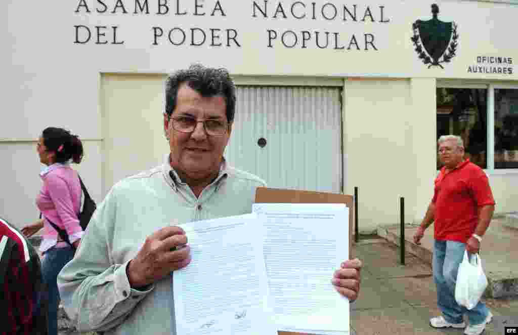 ARCHIVO. Payá tras la entrega de dos proyectos de ley en la Asamblea Nacional.