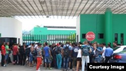 Cubanos en la estación migratoria de Tapachula, Chiapas.