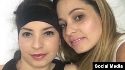 Maylén Díaz Almaguer (izq.) junto a su hermana Mailin Díaz. 