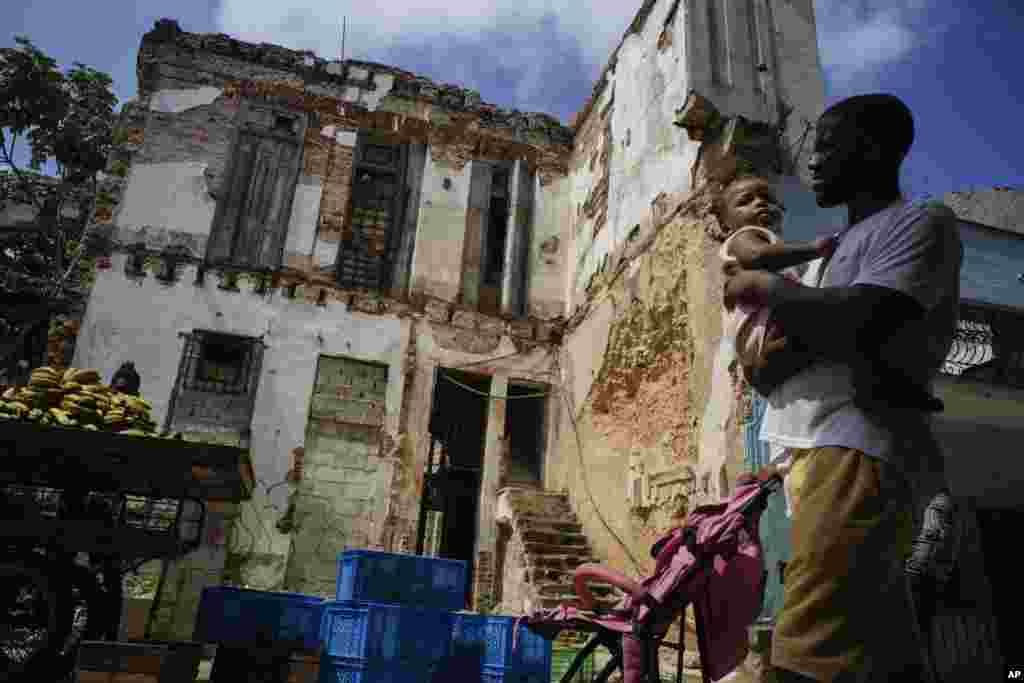 Cuba necesita casi un millón de viviendas para resolver la crisis habitacional /&nbsp;Foto: Ramon Espinosa (AP)