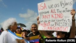 Venezolanos en Doral, sur de la Florida, se manifiestan en contra de Nicolás Maduro, en febrero de 2019. (Roberto Koltún).