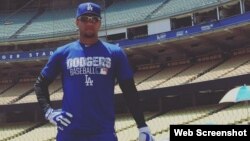 Yulieski Gourriel viste el uniforme de los Dodgers.