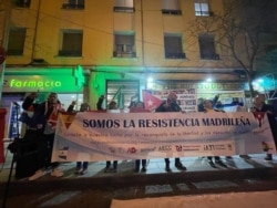 Exiliados cubanos frente a la sede del PSOE en Madrid el 4 de febrero de 2022.