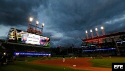  Jugadores de los Cleveland Indians entrenan un día antes del partido ante los Cachorros de Chicago, correspondiente al primero de los encuentros de la Serie Mundial de las Grandes Ligas de Béisbol aen Cleveland, Ohio, hoy 24 de octubre de 2016. 