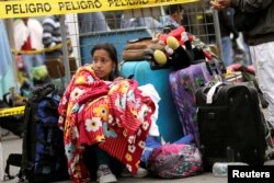 Venezolanos en el puente Puente Internacional de Rumichaca, en Tulcán, Ecuador.