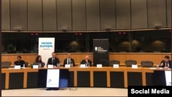 El panel en el Parlamento Europeo. Tomada de @JRBauza