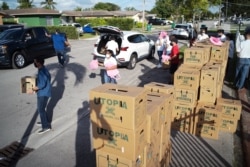 Entrega de alimentos en la iglesia Bautista de la ciudad de Sweetwater.