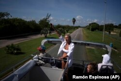 Turistas rusos en Varadero, Cuba, en septiembre de 2021. (AP / Ramón Espinosa)