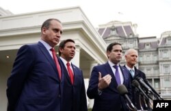 Los legisladores Marco Rubio, Rick Scott, Mario Diaz-Balart y el gobernador de Florida Ron DeSantis, hablan a los reporteros tras reunirse con el Presidente Trump el 22 de enero de 2019 (Archivo).