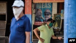 Una imagen tomada el lunes frente a una bodega de La Habana (Yamil Lage/AFP).