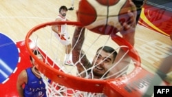 Juancho Hernán Gómez en un partido de FIBA. AFP/ Andy Wong /pool