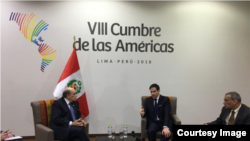 Rubio con el viceministro de Perú, Hugo de Zela Martínez, y el embajador de EE.UU, Krishna R. Urs