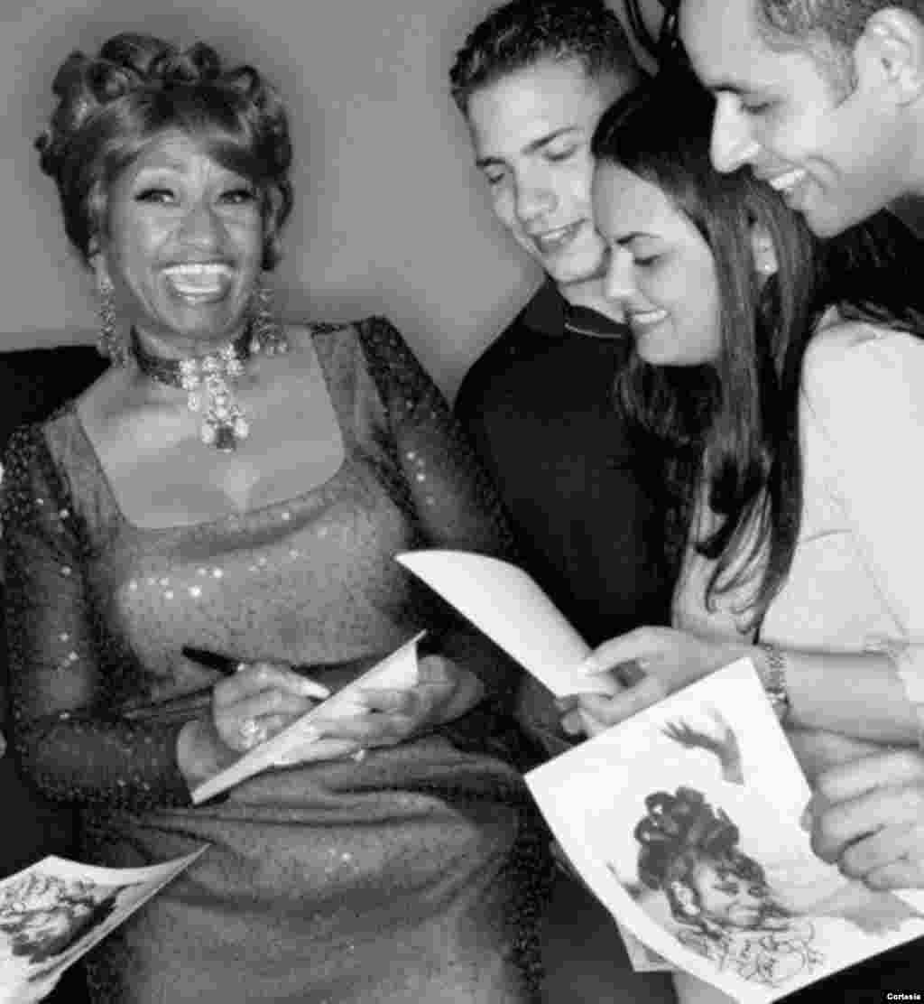 &Uacute;rsula Hilaria Celia de la Caridad Cruz Alfonso de la Sant&iacute;sima Trinidad mejor conocida por su nombre art&iacute;stico Celia Cruz naci&oacute; en el barrio de Santos Su&aacute;rez, La Habana, Cuba, el 21 de octubre de 1925. Foto corte