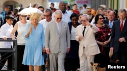 El Príncipe de Gran Bretaña, Carlos, y la Duquesa de Cornualles, Camila, realizan un recorrido a pie por La Habana Vieja, Cuba.