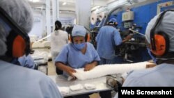 Trabajadoras Empresa de Materiales Higiénico Sanitarios Mathisa, de La Habana.