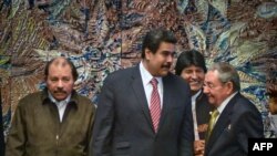 De izquierda a derecha: Daniel Ortega, Nicolás Maduro, Evo Morales y Raúl Castro. 