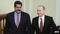 El presidente de Rusia, Vladímir Putin (d), y su homólogo Nicolás Maduro. Foto Archivo, 15 de enero de 2015. 