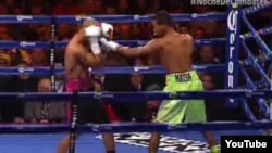 Rancés Barthelemy alcanza con su jab al titular dominicano de la FIB Argenis Méndez. La pelea, en enero pasado fue anulada, pero Barthelemy ganó la revancha en Miami.