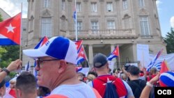 Foto Archivo. Una manifestación contra el régimen de La Habana frente a la Embajada de Cuba en Washington. 