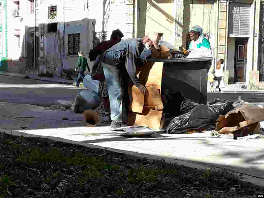 Los llamados Buzos, que buscan en la basura algo de suerte.