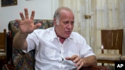 Viceministro de Cultura Fernando Rojas concede una entrevista en La Habana, Cuba. (AP Photo/Desmond Boylan)