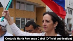 La senadora colombiana María Fernanda Cabal en una marcha contra el presidente Santos, abril 1, 2017.