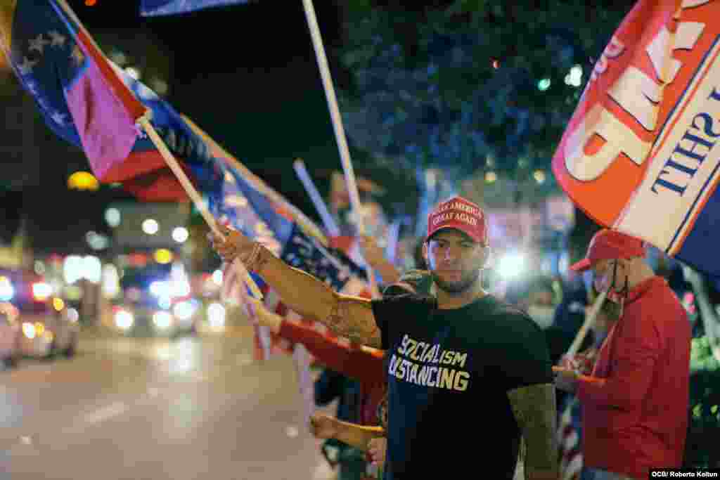 Cubanos se manifiestan dando la victoria a la reelecci&#243;n de Donald Trump.