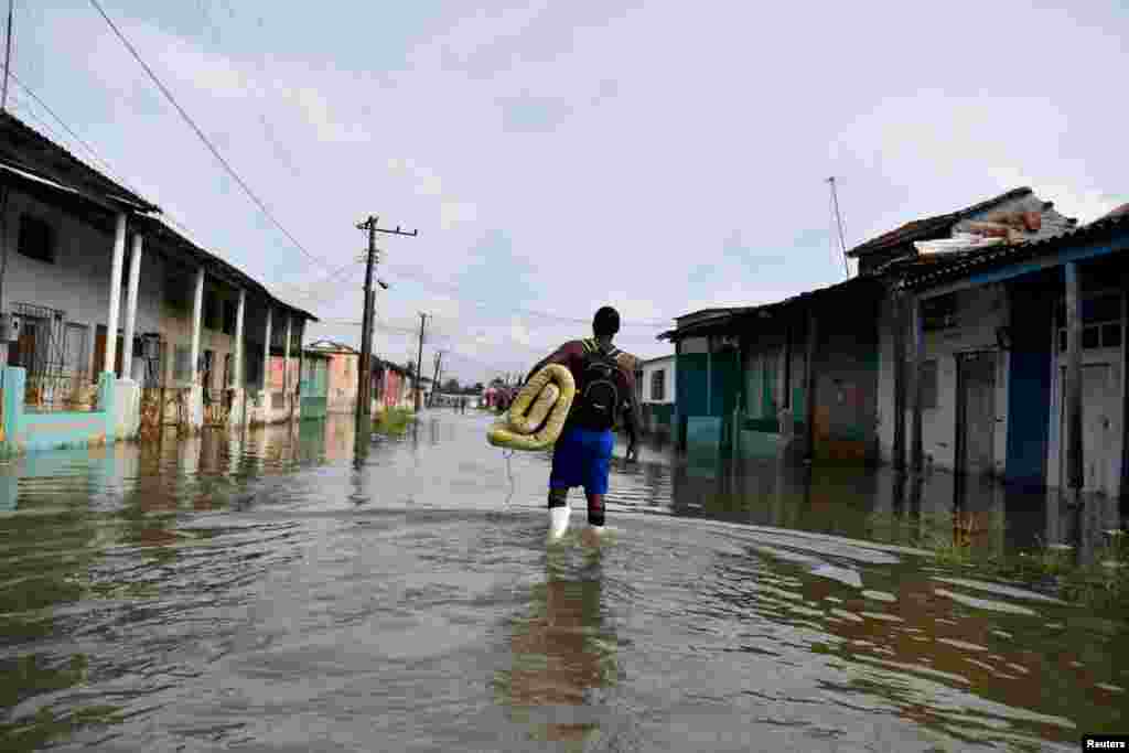 Inundaciones por huracán Milton en Batabanó. REUTERS/Norlys Perez