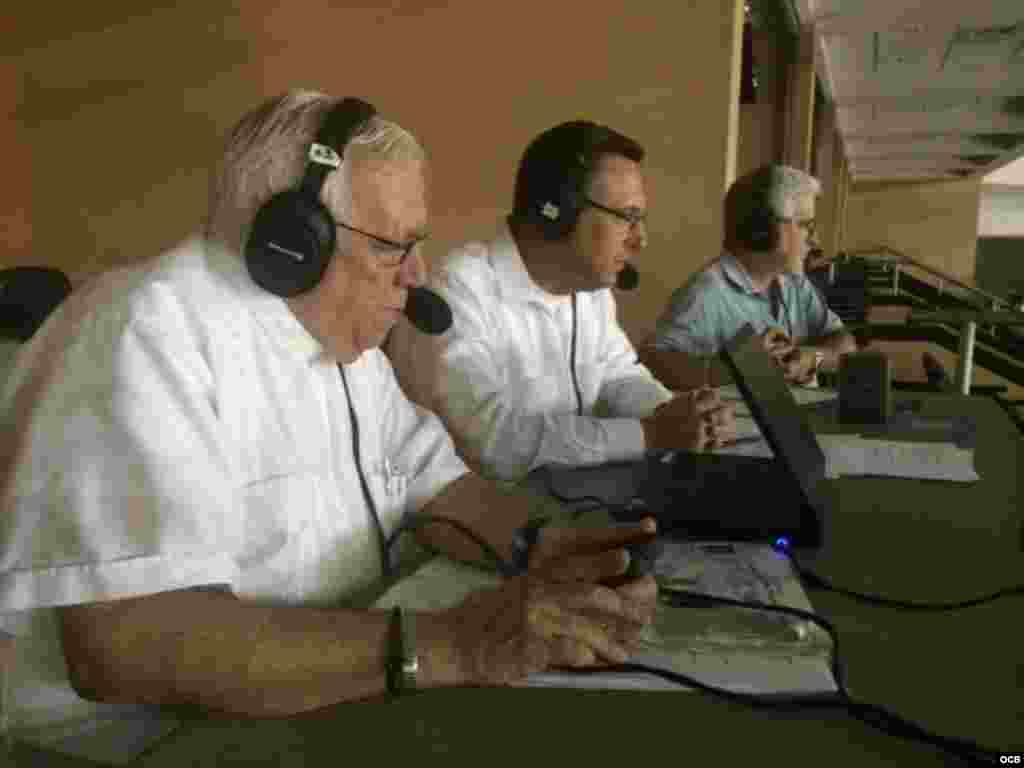 El equipo de Radio Martí durante la ceremonia. 