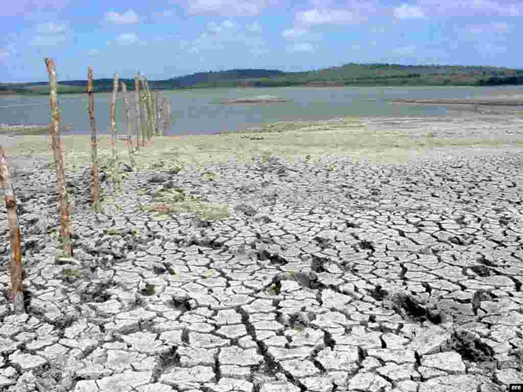 Represa en la oriental provincia de Camagüey. En la isla hay 242 embalses, pero solo acumulan en este momento un 38 por ciento de su capacidad total.