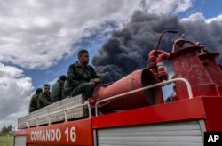 Algunos de los bomberos que perdieron la vida sofocando el incendio en la Base de Supertanqueros de Matanzas estaban en el Servicio Militar. (AP Photo/Ramon Espinosa)